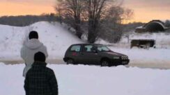 Daihatsu Charade 4WD Drift on Snow